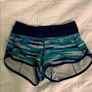 LULULEMON!! size 2 speed shorts *2.5”